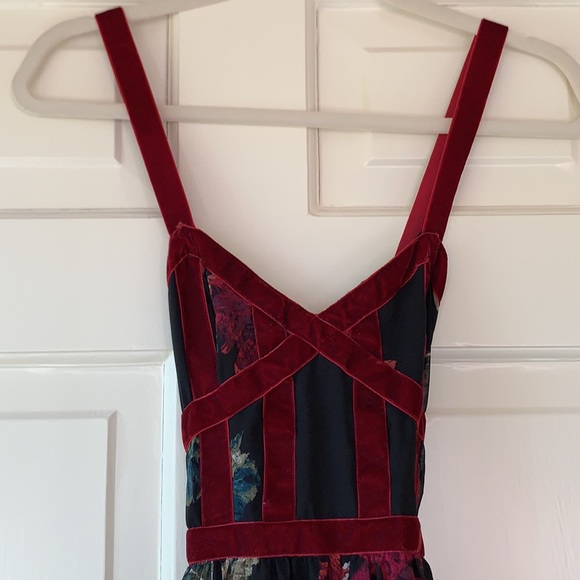 Gianni Bini Velvet trim Holiday/Special Occasion Dress - Picture 6 of 9